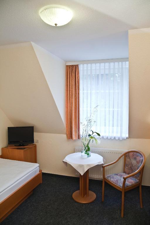 Hotel Saechsisches Haus Berggiesshubel Room photo